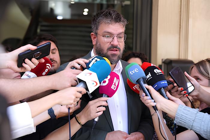 A Controvérsia Linguística na Política Espanhola: O Caso de Sánchez e o Dia de Baleares 3 A Controvérsia Linguística na Política Espanhola: O Caso de Sánchez e o Dia de Baleares A Controv rsia Lingu stica na Pol tica Espanhola O Caso de S nchez e o Dia de Baleares A Controvérsia Linguística na Política Espanhola: O Caso de Sánchez e o Dia de Baleares