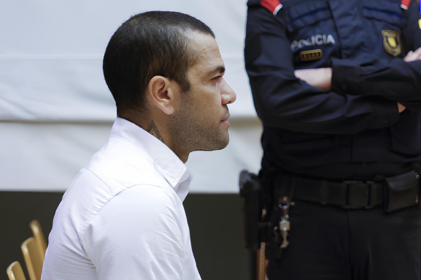 A Reviravolta de Daniel Alves: Justiça, Poder e a Batalha por Verdade 3 A Reviravolta de Daniel Alves: Justiça, Poder e a Batalha por Verdade A Reviravolta de Daniel Alves Justi a Poder e a Batalha por Verdade A Reviravolta de Daniel Alves: Justiça, Poder e a Batalha por Verdade