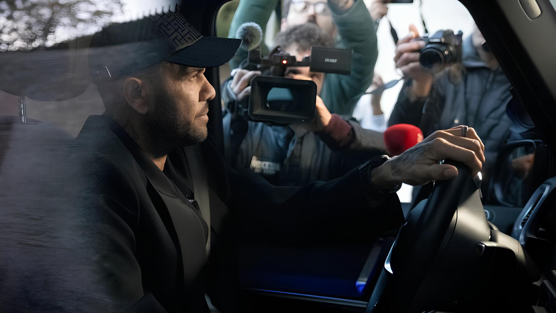 Dani Alves Absolvido: O Caso Que Abalou o Mundo do Futebol e Dividiu Opiniões 3 Dani Alves Absolvido: O Caso Que Abalou o Mundo do Futebol e Dividiu Opiniões Dani Alves Absolvido O Caso Que Abalou o Mundo do Futebol e Dividiu Opini es Dani Alves Absolvido: O Caso Que Abalou o Mundo do Futebol e Dividiu Opiniões
