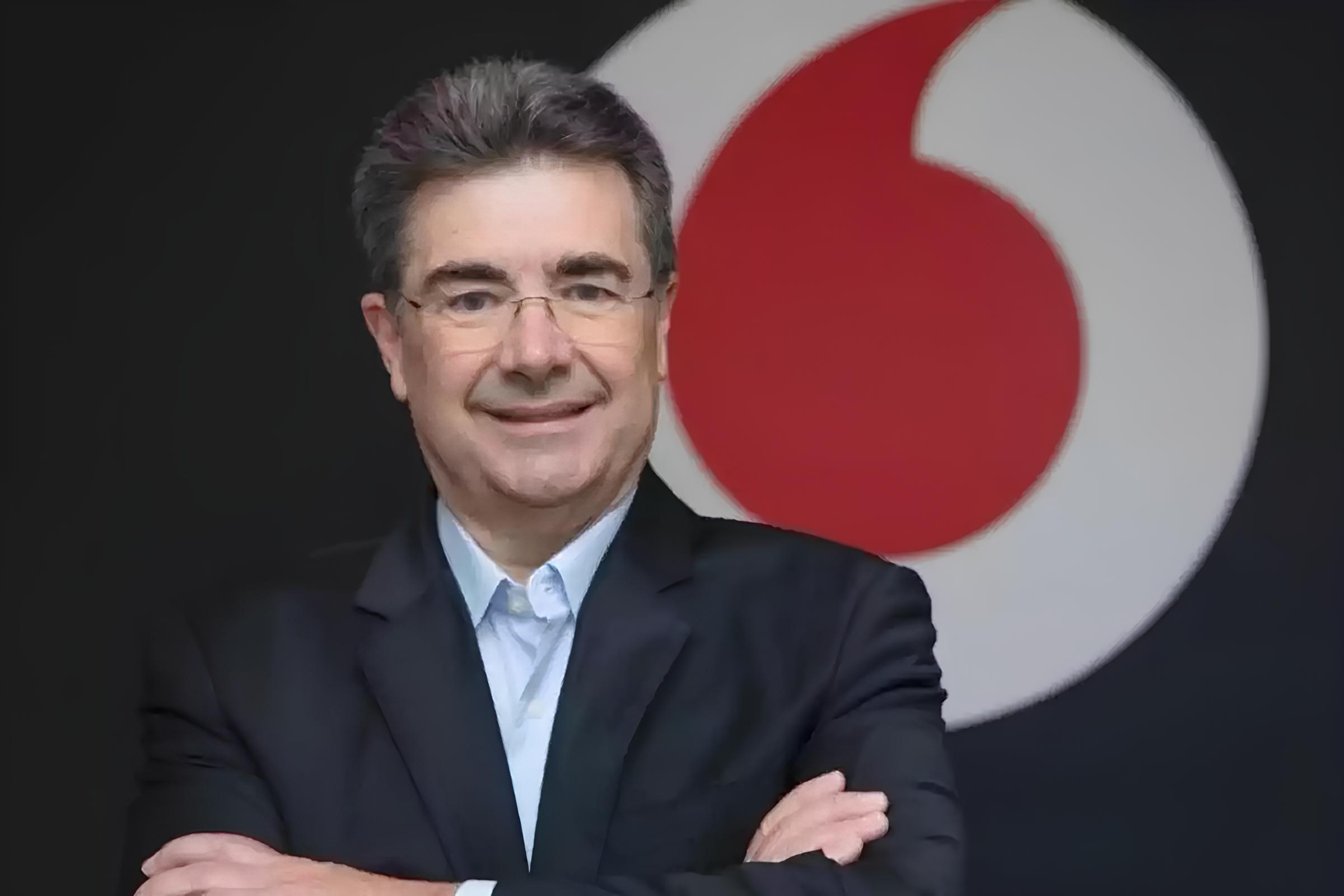 Problemas em Vodafone España: A Estratégia para Recuperar o Mercado de Telecomunicações 3 Problemas em Vodafone España: A Estratégia para Recuperar o Mercado de Telecomunicações Problemas em Vodafone Espa a A Estrat gia para Recuperar o Mercado de Telecomunica es Problemas em Vodafone España: A Estratégia para Recuperar o Mercado de Telecomunicações