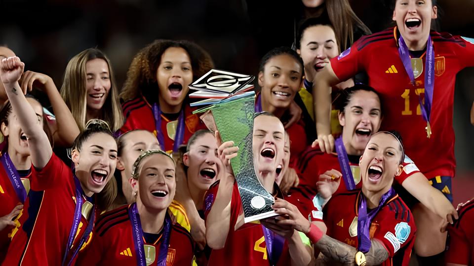 As Batalhas Decisivas do Futebol Moderno: Tendências, Transferências e a Ascensão do Feminino 3 As Batalhas Decisivas do Futebol Moderno: Tendências, Transferências e a Ascensão do Feminino As Batalhas Decisivas do Futebol Moderno Tend ncias Transfer ncias e a Ascens o do Feminino As Batalhas Decisivas do Futebol Moderno: Tendências, Transferências e a Ascensão do Feminino