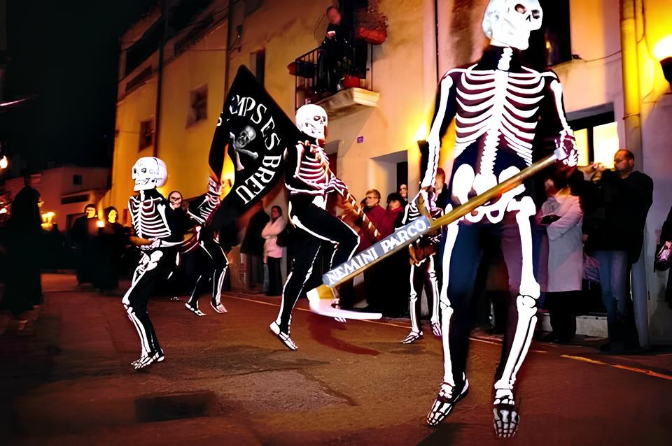 Dan a da Morte A Tradi o Centen ria Que Mistura Vida F e Mortalidade na Espanha Dança da Morte: A Tradição Centenária Que Mistura Vida, Fé e Mortalidade na Espanha