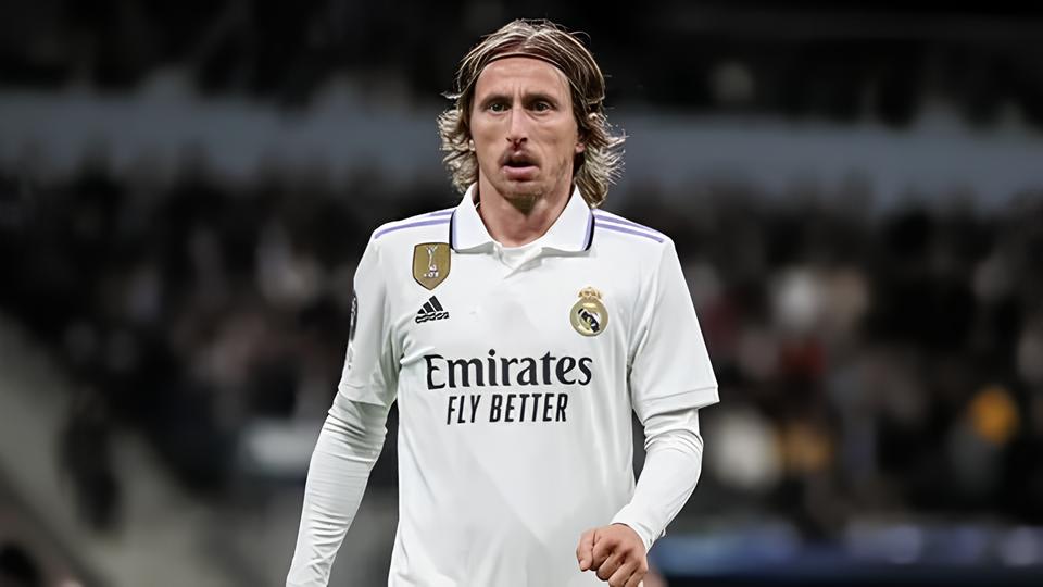 Luka Modric: O Maestro que Revolucionou o Futebol e Desafiou o Tempo – Por Que Ele é Considerado o Maior Meio-Campista da História? 3 Luka Modric: O Maestro que Revolucionou o Futebol e Desafiou o Tempo – Por Que Ele é Considerado o Maior Meio-Campista da História? Luka Modric O Maestro que Revolucionou o Futebol e Desafiou o Tempo Por Que Ele Considerado o Maior Meio Campista da Hist ria Luka Modric: O Maestro que Revolucionou o Futebol e Desafiou o Tempo – Por Que Ele é Considerado o Maior Meio-Campista da História?