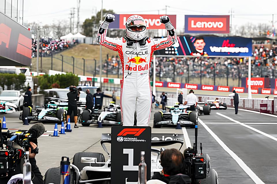 Max Verstappen Conquista Vitória no Japão, Mas a Estrela de Antonelli Surge no Horizonte: O Futuro da Fórmula 1 Está Escrito? 3 Max Verstappen Conquista Vitória no Japão, Mas a Estrela de Antonelli Surge no Horizonte: O Futuro da Fórmula 1 Está Escrito? Max Verstappen Conquista Vitória no Japão, Mas a Estrela de Antonelli Surge no Horizonte: O Futuro da Fórmula 1 Está Escrito?