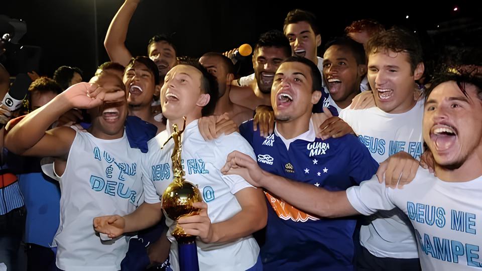 O Caso das Correntes Roubadas: Como Dois Homens Infiltraram-se no Vestiário de um Time da La Liga e Viraram Manchete Mundial 3 O Caso das Correntes Roubadas: Como Dois Homens Infiltraram-se no Vestiário de um Time da La Liga e Viraram Manchete Mundial O Caso das Correntes Roubadas Como Dois Homens Infiltraram se no Vesti rio de um Time da La Liga e Viraram Manchete Mundial O Caso das Correntes Roubadas: Como Dois Homens Infiltraram-se no Vestiário de um Time da La Liga e Viraram Manchete Mundial