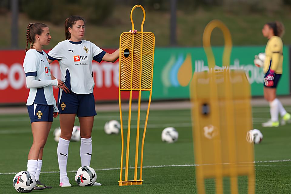 Portugal vs Espanha: O Jogo Que Pode Redefinir a História do Futebol Feminino 3 Portugal vs Espanha: O Jogo Que Pode Redefinir a História do Futebol Feminino Portugal vs Espanha O Jogo Que Pode Redefinir a Hist ria do Futebol Feminino Portugal vs Espanha: O Jogo Que Pode Redefinir a História do Futebol Feminino