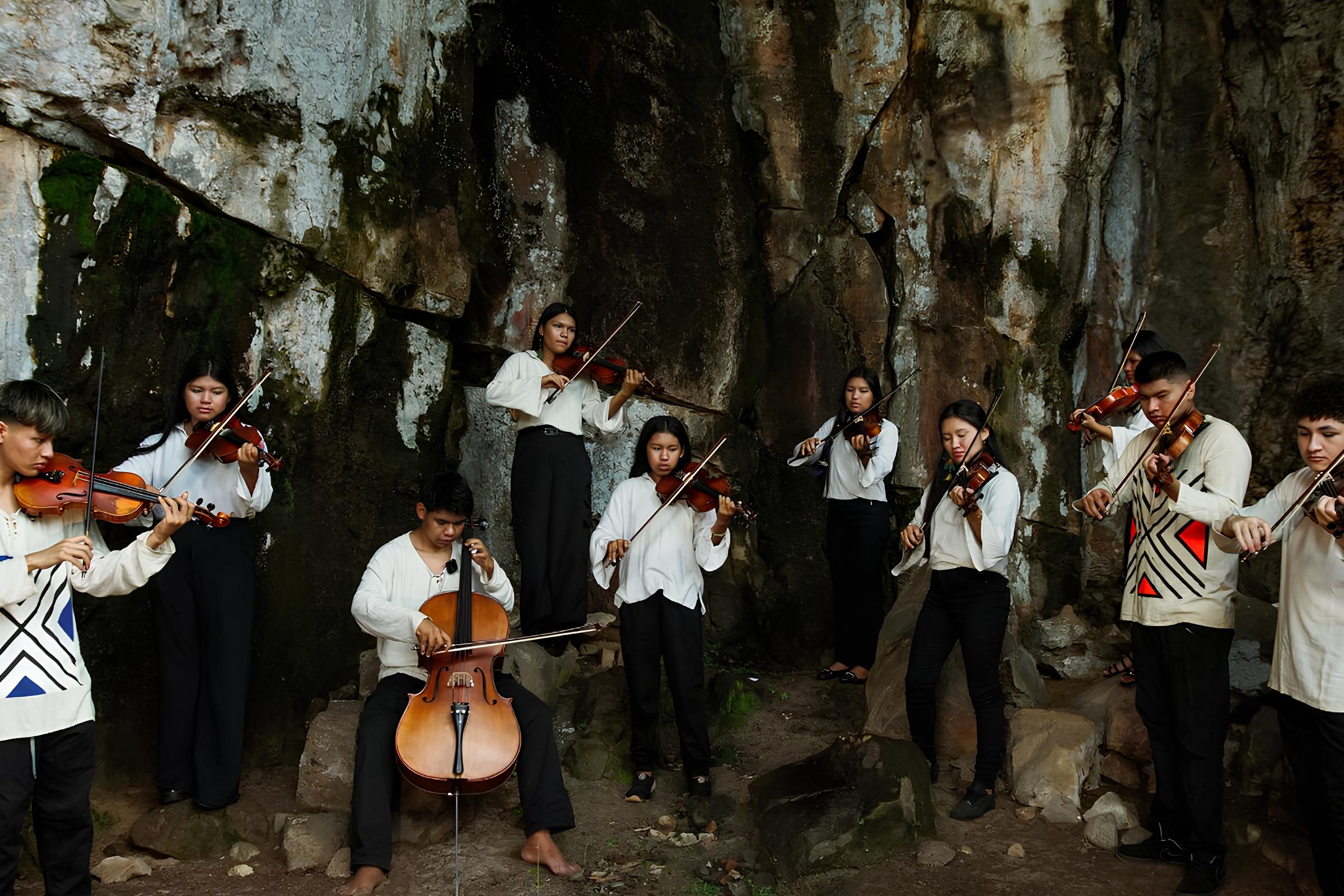 Sinfonia Entre Dois Mundos: O Encontro Musical que Está Redefinindo Culturas e Fronteiras 3 Sinfonia Entre Dois Mundos: O Encontro Musical que Está Redefinindo Culturas e Fronteiras Sinfonia Entre Dois Mundos O Encontro Musical que Est Redefinindo Culturas e Fronteiras Sinfonia Entre Dois Mundos: O Encontro Musical que Está Redefinindo Culturas e Fronteiras