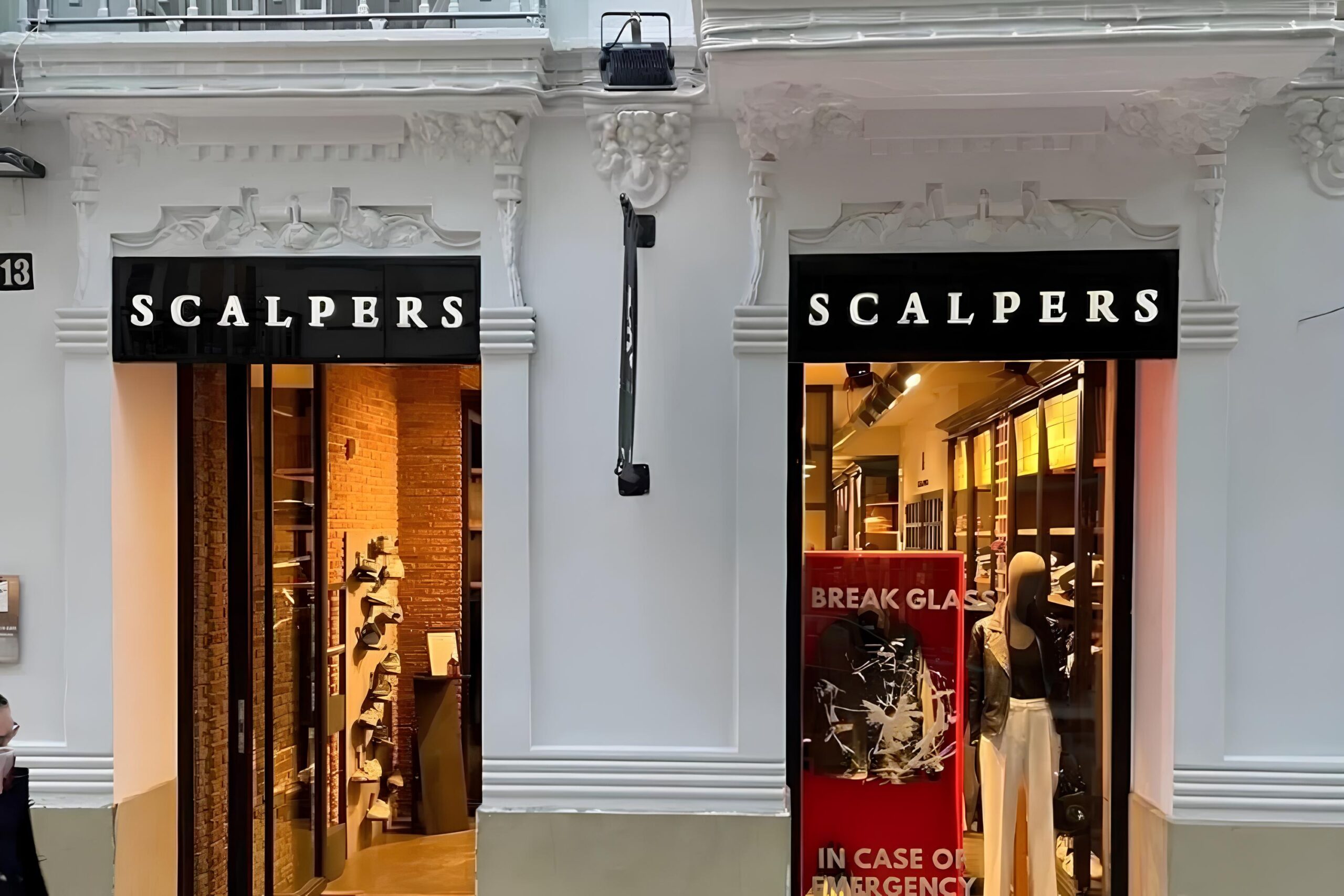 De onde vem a roupa de Scalpers? A verdadeira história da marca que conquistou o mundo da moda masculina 3 De onde vem a roupa de Scalpers? A verdadeira história da marca que conquistou o mundo da moda masculina De onde vem a roupa de Scalpers A verdadeira hist ria da marca que conquistou o mundo da moda masculina scaled De onde vem a roupa de Scalpers? A verdadeira história da marca que conquistou o mundo da moda masculina