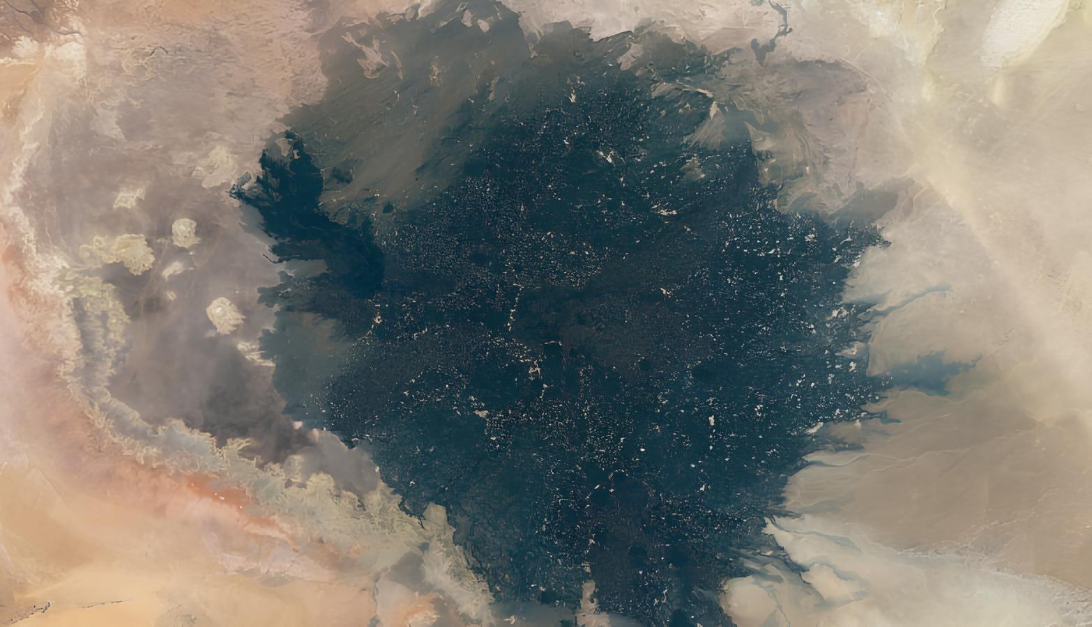 NASA Descobre Mancha Negra no Saara: O Que Esta Cicatriz Vulcânica Revela Sobre o Nosso Planeta? 3 NASA Descobre Mancha Negra no Saara: O Que Esta Cicatriz Vulcânica Revela Sobre o Nosso Planeta? NASA Descobre Mancha Negra no Saara O Que Esta Cicatriz Vulc nica Revela Sobre o Nosso Planeta NASA Descobre Mancha Negra no Saara: O Que Esta Cicatriz Vulcânica Revela Sobre o Nosso Planeta?