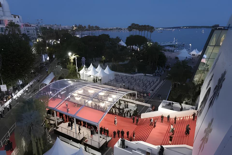 O Apagão de Cannes: Um Incêndio Criminoso Pode Ter Roubo o Brilho do Festival Mais Glamouroso do Mundo? 3 O Apagão de Cannes: Um Incêndio Criminoso Pode Ter Roubo o Brilho do Festival Mais Glamouroso do Mundo? O Apag o de Cannes Um Inc ndio Criminoso Pode Ter Roubo o Brilho do Festival Mais Glamouroso do Mundo O Apagão de Cannes: Um Incêndio Criminoso Pode Ter Roubo o Brilho do Festival Mais Glamouroso do Mundo?