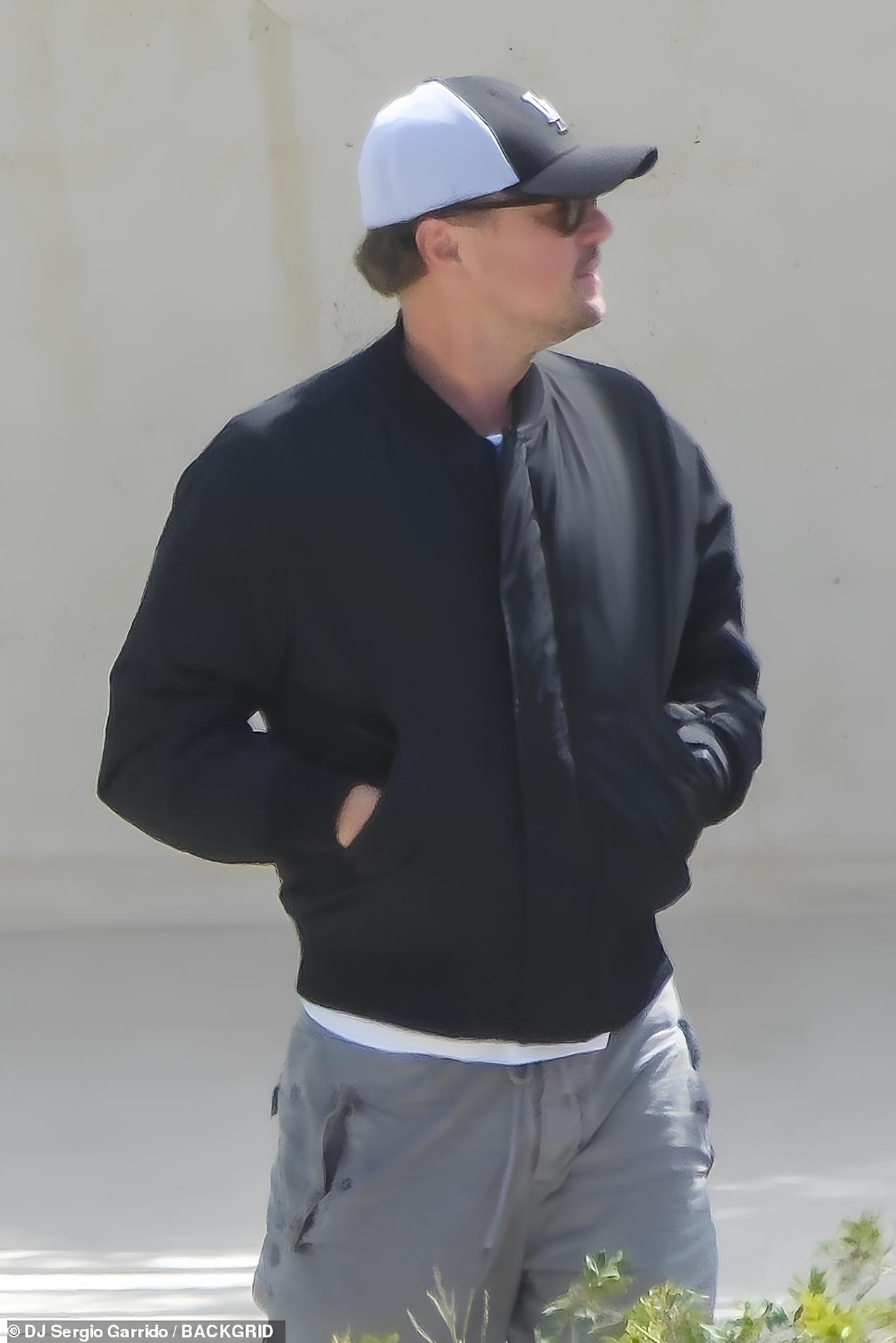 O Casal do Momento: Leonardo DiCaprio e Vittoria Ceretti – Um Amor Sob os Holofotes em Ibiza 3 O Casal do Momento: Leonardo DiCaprio e Vittoria Ceretti – Um Amor Sob os Holofotes em Ibiza O Casal do Momento Leonardo DiCaprio e Vittoria Ceretti Um Amor Sob os Holofotes em Ibiza O Casal do Momento: Leonardo DiCaprio e Vittoria Ceretti – Um Amor Sob os Holofotes em Ibiza