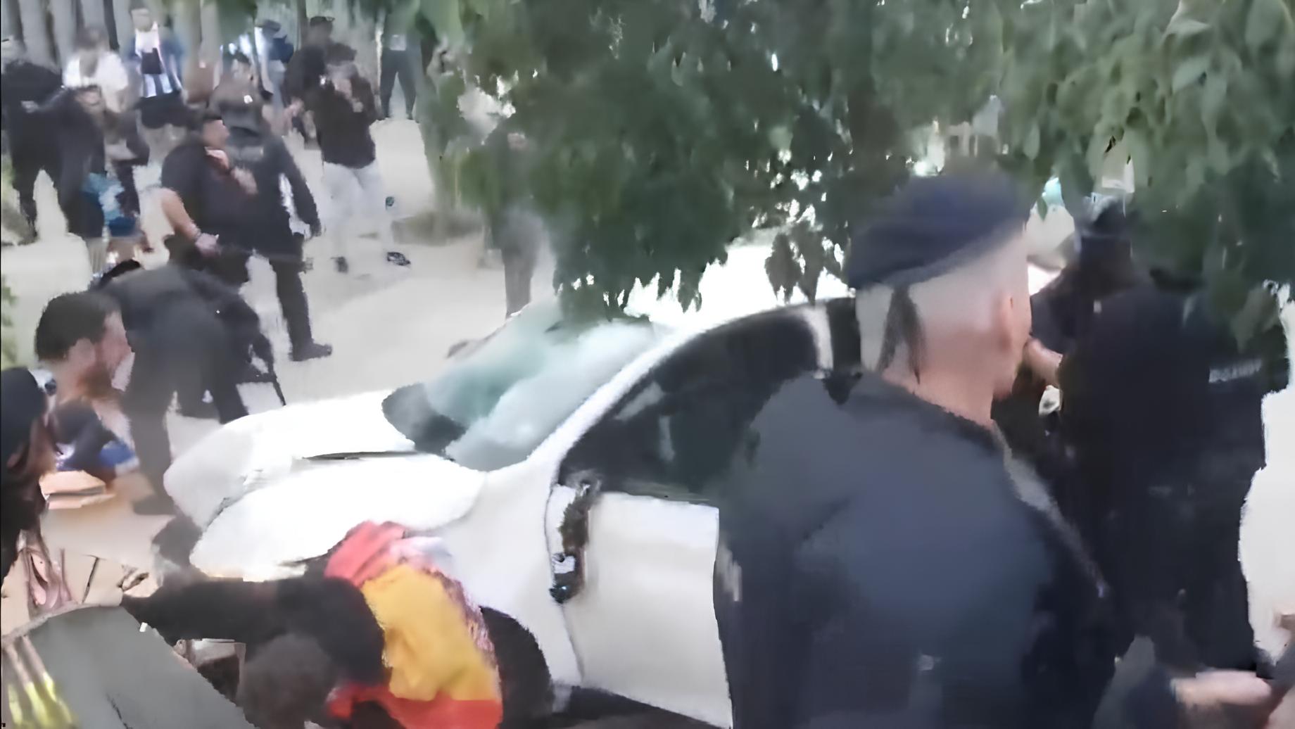 O Dia em Que a Alegria Virou Caos: O Atropelamento em Massa Antes do Dérbi da Catalunha 3 O Dia em Que a Alegria Virou Caos: O Atropelamento em Massa Antes do Dérbi da Catalunha O Dia em Que a Alegria Virou Caos O Atropelamento em Massa Antes do D rbi da Catalunha O Dia em Que a Alegria Virou Caos: O Atropelamento em Massa Antes do Dérbi da Catalunha