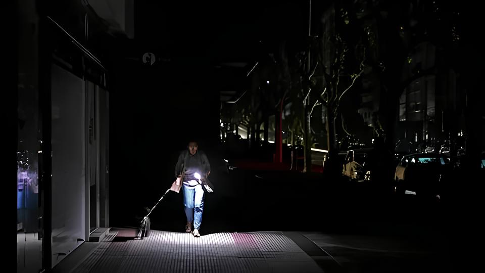 O Dia em que as Luzes se Apagaram: Como Portugal e Espanha Enfrentaram o Maior Colapso Energético da História 3 O Dia em que as Luzes se Apagaram: Como Portugal e Espanha Enfrentaram o Maior Colapso Energético da História O Dia em que as Luzes se Apagaram Como Portugal e Espanha Enfrentaram o Maior Colapso Energ tico da Hist ria O Dia em que as Luzes se Apagaram: Como Portugal e Espanha Enfrentaram o Maior Colapso Energético da História
