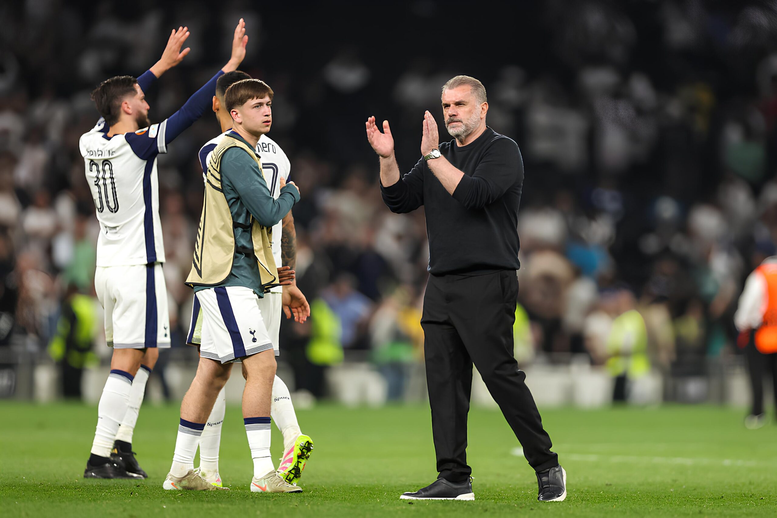 O Dia em que o Sonho do Tottenham se Tornou Realidade – e Por Que Isso Pode Ser Só o Começo 3 O Dia em que o Sonho do Tottenham se Tornou Realidade – e Por Que Isso Pode Ser Só o Começo O Dia em que o Sonho do Tottenham se Tornou Realidade e Por Que Isso Pode Ser S o Come o scaled O Dia em que o Sonho do Tottenham se Tornou Realidade – e Por Que Isso Pode Ser Só o Começo