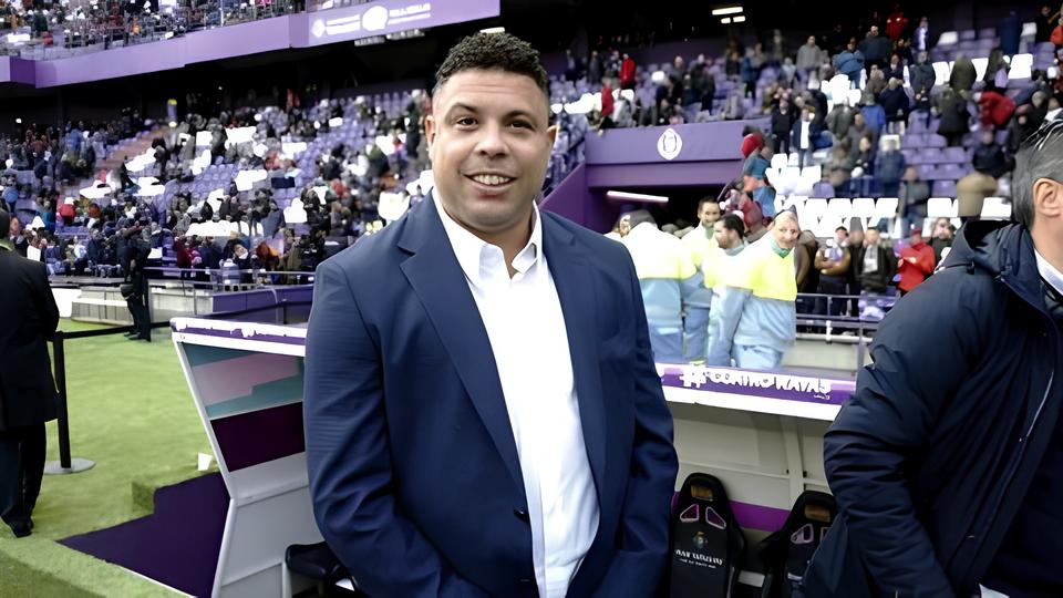 O Fim de um Casamento Conturbado: Por Que a Torcida do Valladolid Despediu-se de Ronaldo Fenômeno com Ódio e Ironia? 3 O Fim de um Casamento Conturbado: Por Que a Torcida do Valladolid Despediu-se de Ronaldo Fenômeno com Ódio e Ironia? O Fim de um Casamento Conturbado Por Que a Torcida do Valladolid Despediu se de Ronaldo Fen meno com dio e Ironia O Fim de um Casamento Conturbado: Por Que a Torcida do Valladolid Despediu-se de Ronaldo Fenômeno com Ódio e Ironia?