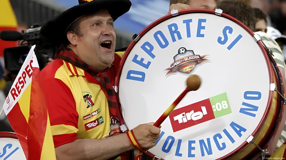 O Homem Que Fez o Mundo Vibrar: A História de Manolo, o Torcedor Imortal do Futebol Espanhol 3 O Homem Que Fez o Mundo Vibrar: A História de Manolo, o Torcedor Imortal do Futebol Espanhol O Homem Que Fez o Mundo Vibrar A Hist ria de Manolo o Torcedor Imortal do Futebol Espanhol O Homem Que Fez o Mundo Vibrar: A História de Manolo, o Torcedor Imortal do Futebol Espanhol