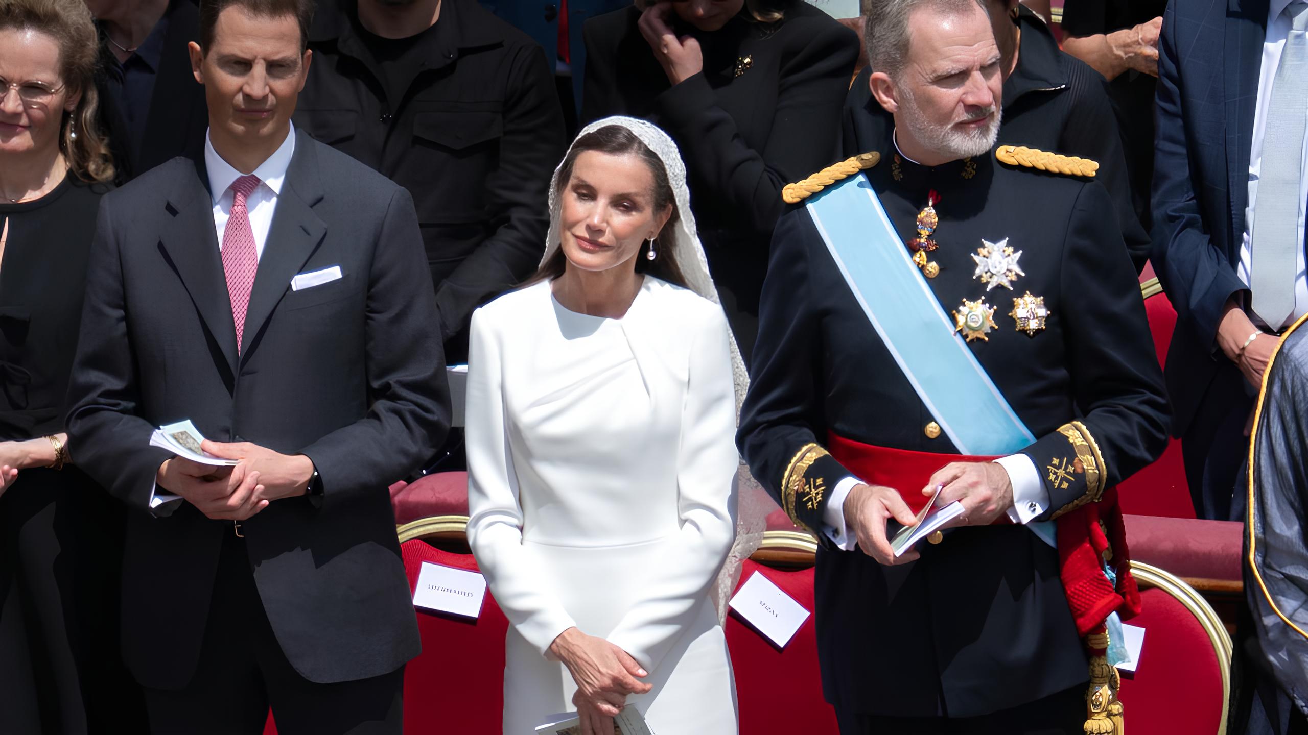 Por que Apenas 6 Mulheres no Mundo Podem Vestir Branco na Presença do Papa? O Mistério do Privilégio Raro Revelado 3 Por que Apenas 6 Mulheres no Mundo Podem Vestir Branco na Presença do Papa? O Mistério do Privilégio Raro Revelado Por que Apenas 6 Mulheres no Mundo Podem Vestir Branco na Presen a do Papa O Mist rio do Privil gio Raro Revelado Por que Apenas 6 Mulheres no Mundo Podem Vestir Branco na Presença do Papa? O Mistério do Privilégio Raro Revelado