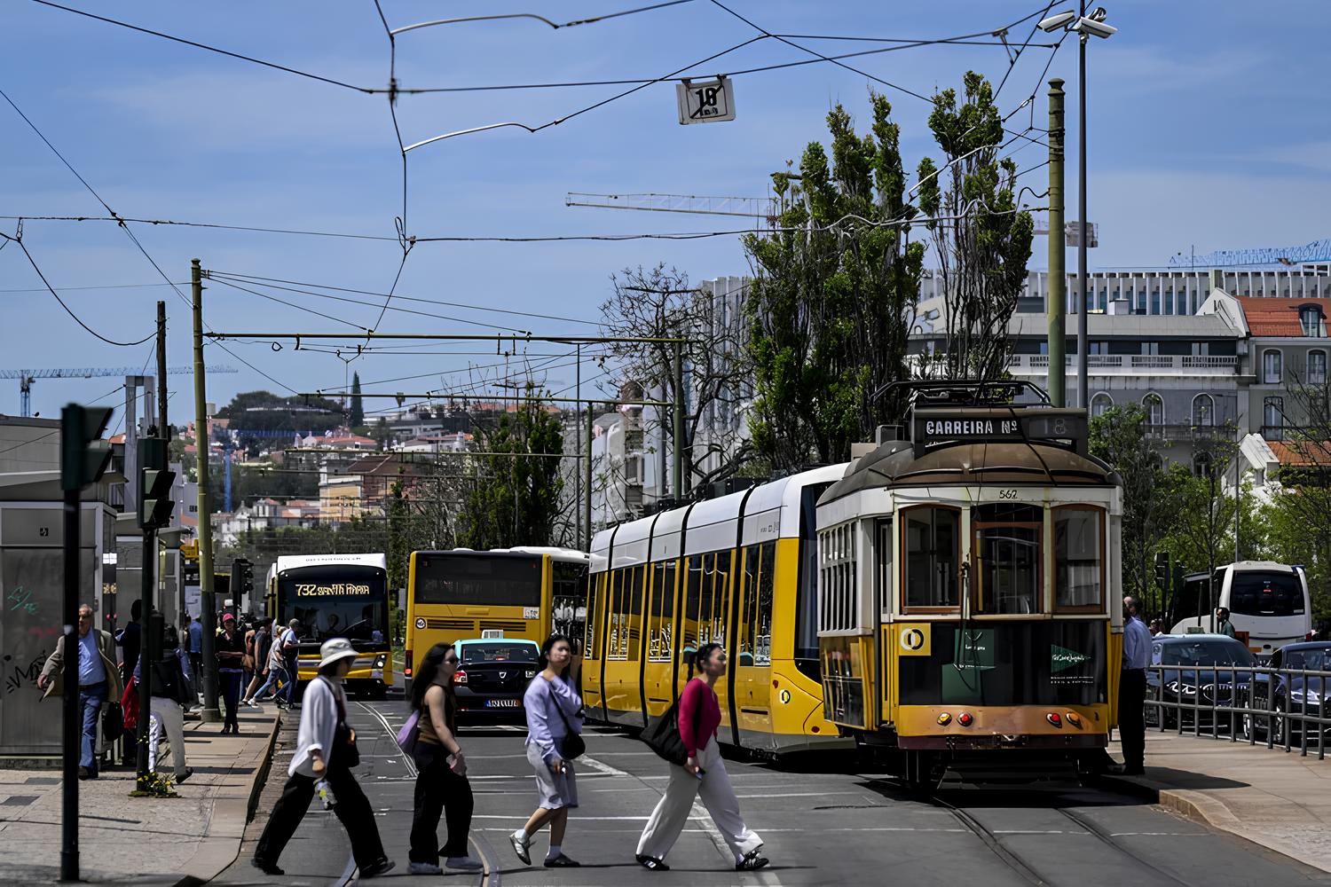 Portugal na Encruzilhada Energética: Como um Apagão Revelou a Fragilidade e Forjou Soluções Inovadoras 3 Portugal na Encruzilhada Energética: Como um Apagão Revelou a Fragilidade e Forjou Soluções Inovadoras Portugal na Encruzilhada Energ tica Como um Apag o Revelou a Fragilidade e Forjou Solu es Inovadoras Portugal na Encruzilhada Energética: Como um Apagão Revelou a Fragilidade e Forjou Soluções Inovadoras