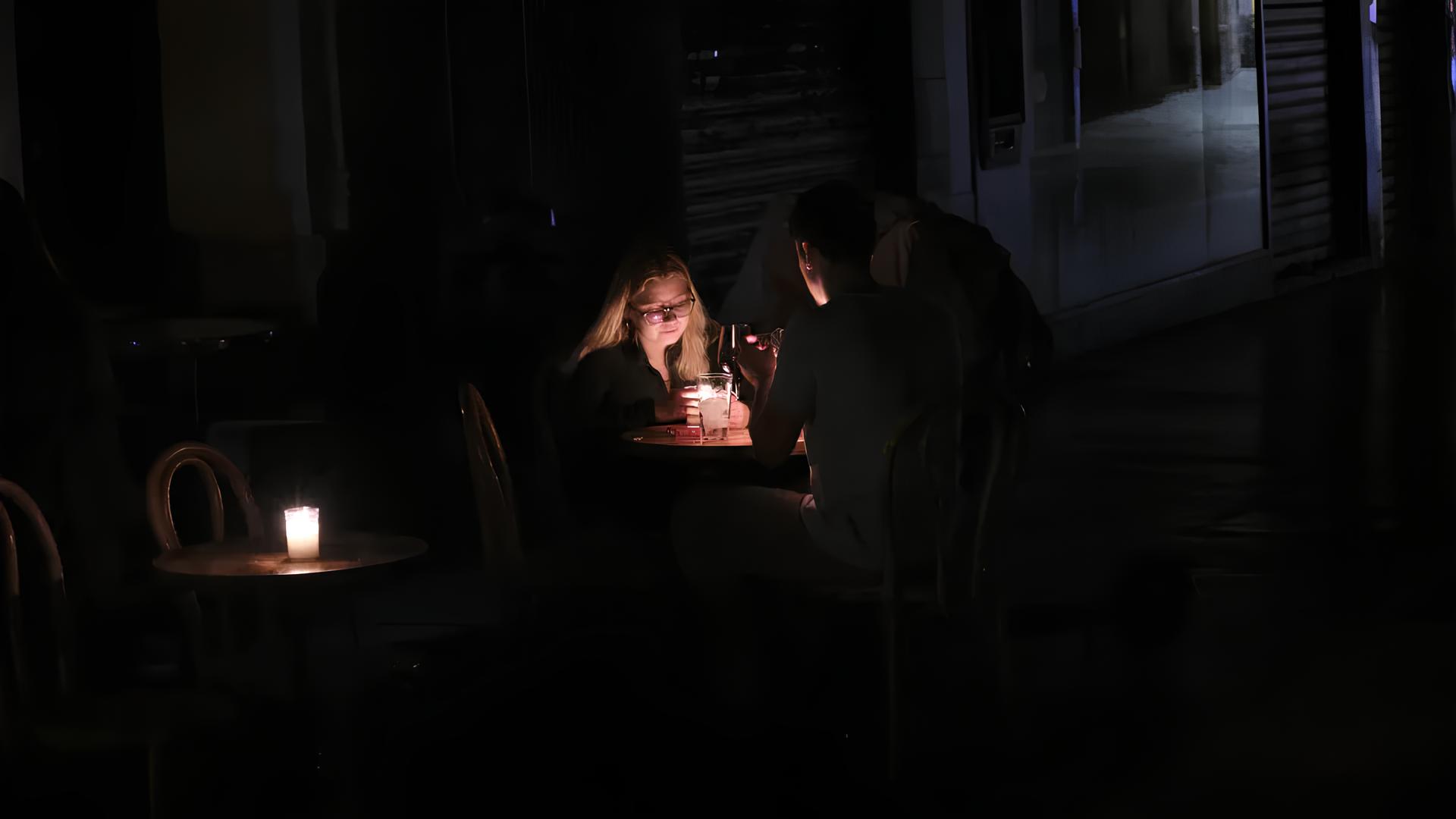 Quando a Luz se Apagou: O Dia em que Espanha e Portugal Pararam por um Apagão Sem Respostas 3 Quando a Luz se Apagou: O Dia em que Espanha e Portugal Pararam por um Apagão Sem Respostas Quando a Luz se Apagou O Dia em que Espanha e Portugal Pararam por um Apag o Sem Respostas Quando a Luz se Apagou: O Dia em que Espanha e Portugal Pararam por um Apagão Sem Respostas