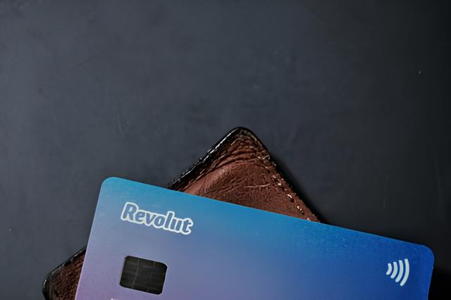 Por Que a Revolut Está Abandonando o Mundo Digital Puro Para Abraçar o Dinheiro Vivo? 3 Por Que a Revolut Está Abandonando o Mundo Digital Puro Para Abraçar o Dinheiro Vivo? Por Que a Revolut Est Abandonando o Mundo Digital Puro Para Abra ar o Dinheiro Vivo Por Que a Revolut Está Abandonando o Mundo Digital Puro Para Abraçar o Dinheiro Vivo?