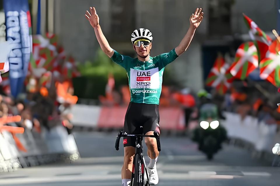 João Almeida: O Herói Português na Estrada para a Glória na Vuelta à Espanha 1 João Almeida: O Herói Português na Estrada para a Glória na Vuelta à Espanha Jo o Almeida O Her i Portugu s na Estrada para a Gl ria na Vuelta Espanha João Almeida: O Herói Português na Estrada para a Glória na Vuelta à Espanha