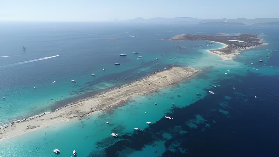 Trancoso en Formentera: A Explosão do Verão Europeu com Sabor Brasileiro 3 Trancoso en Formentera: A Explosão do Verão Europeu com Sabor Brasileiro Trancoso en Formentera: A Explosão do Verão Europeu com Sabor Brasileiro