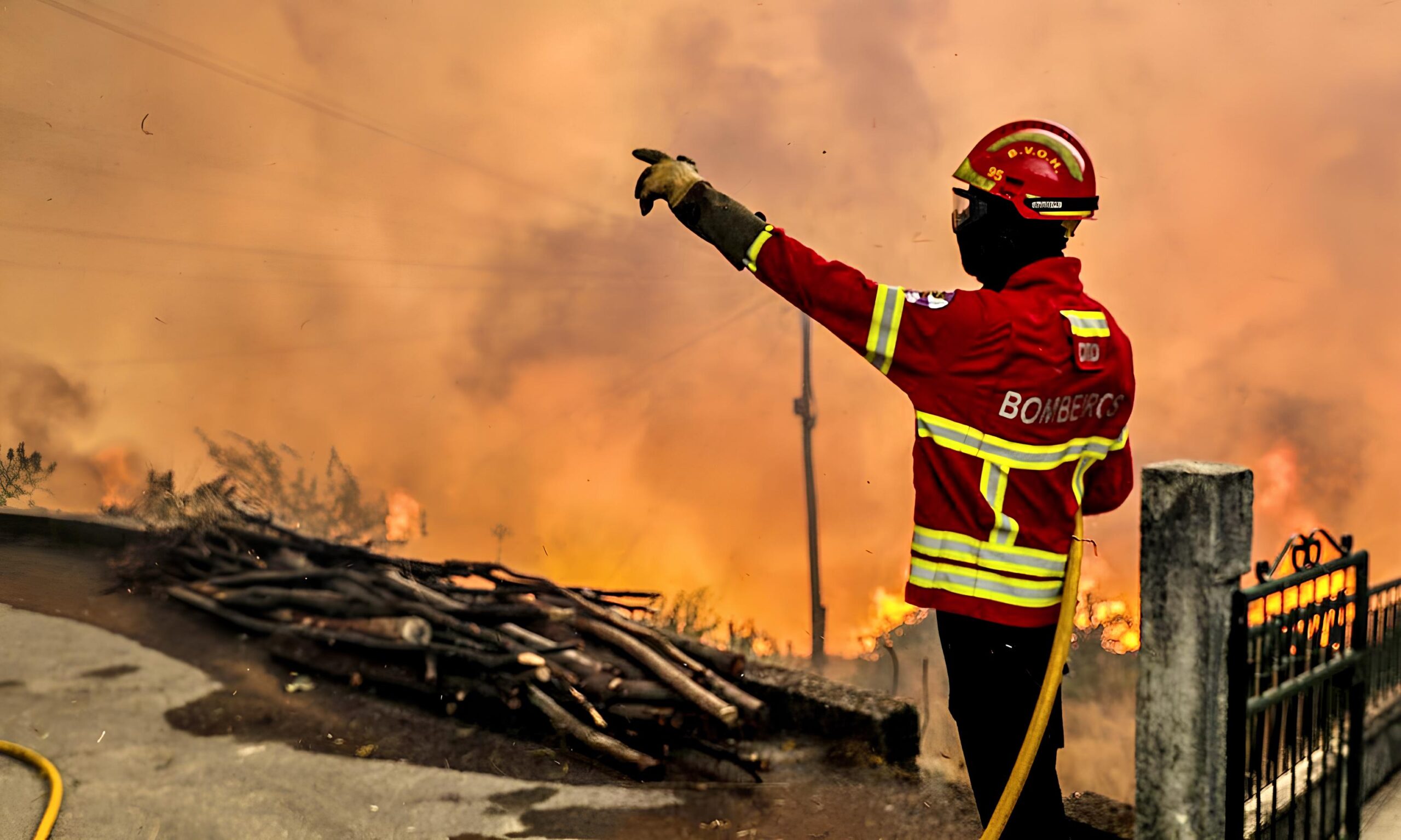 O Incêndio Que Não Dorme: Como Portugal Luta Contra as Chamas em 2025 1 O Incêndio Que Não Dorme: Como Portugal Luta Contra as Chamas em 2025 O Inc ndio Que N o Dorme Como Portugal Luta Contra as Chamas em 2025 scaled O Incêndio Que Não Dorme: Como Portugal Luta Contra as Chamas em 2025