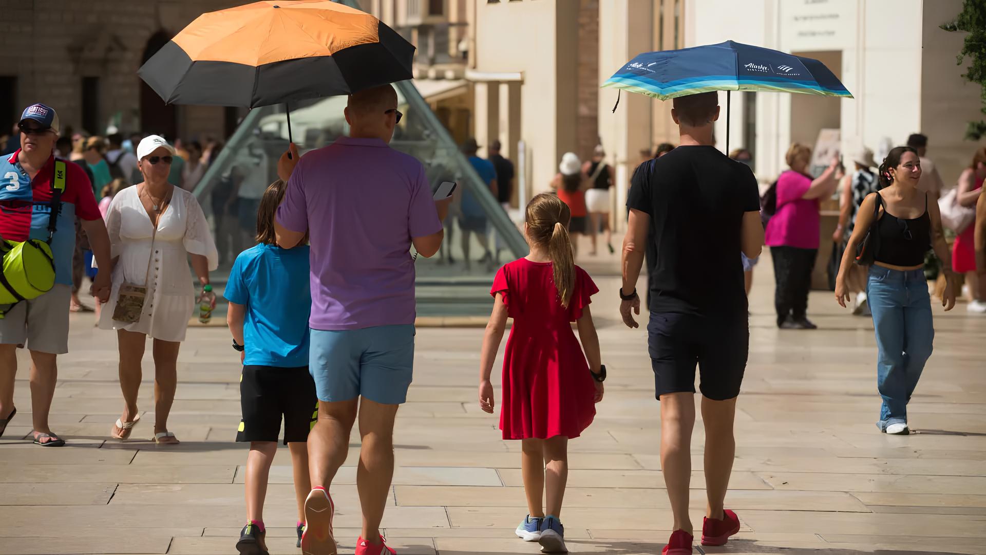 Onda de Calor em Espanha: O Relógio Está Correndo Contra o Trabalho Sob o Sol Inclemente 1 Onda de Calor em Espanha: O Relógio Está Correndo Contra o Trabalho Sob o Sol Inclemente Onda de Calor em Espanha O Rel gio Est Correndo Contra o Trabalho Sob o Sol Inclemente Onda de Calor em Espanha: O Relógio Está Correndo Contra o Trabalho Sob o Sol Inclemente