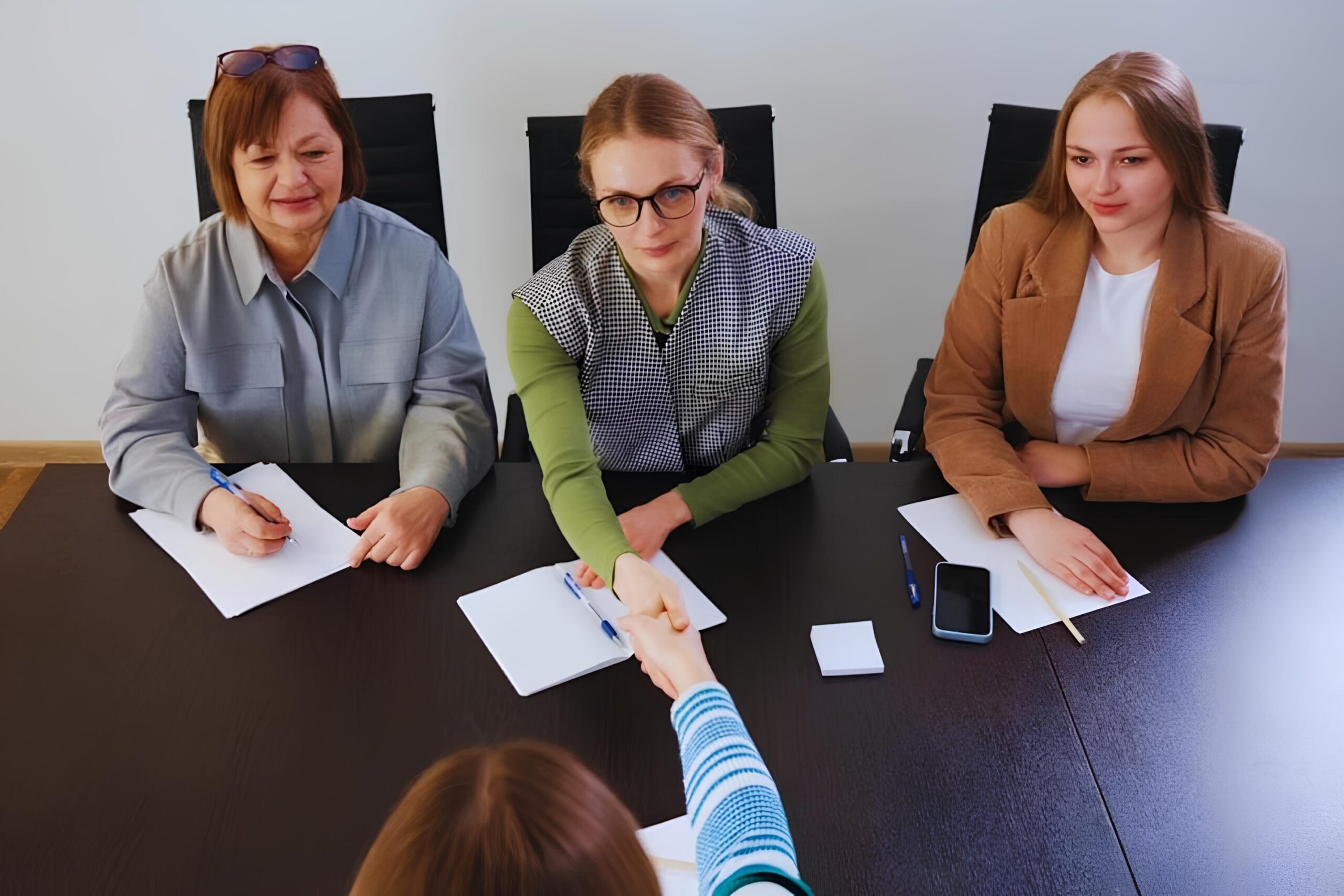 Por Que Cada Geração Enxerga o Trabalho de Forma Única – E O Que Isso Revela Sobre Nós? 1 Por Que Cada Geração Enxerga o Trabalho de Forma Única – E O Que Isso Revela Sobre Nós? Por Que Cada Gera o Enxerga o Trabalho de Forma nica E O Que Isso Revela Sobre N s scaled Por Que Cada Geração Enxerga o Trabalho de Forma Única – E O Que Isso Revela Sobre Nós?