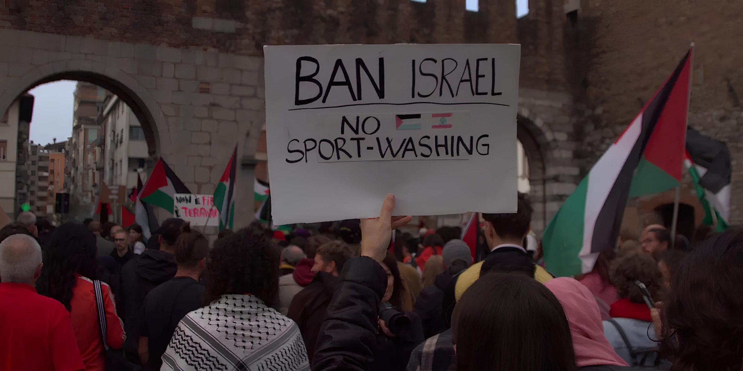 Quando o Esporte Encontra a Política: Treinadores Italianos Pedem Suspensão de Israel no Futebol Internacional – O Que Está em Jogo? 1 Quando o Esporte Encontra a Política: Treinadores Italianos Pedem Suspensão de Israel no Futebol Internacional – O Que Está em Jogo? Quando o Esporte Encontra a Pol tica Treinadores Italianos Pedem Suspens o de Israel no Futebol Internacional O Que Est em Jogo scaled Quando o Esporte Encontra a Política: Treinadores Italianos Pedem Suspensão de Israel no Futebol Internacional – O Que Está em Jogo?