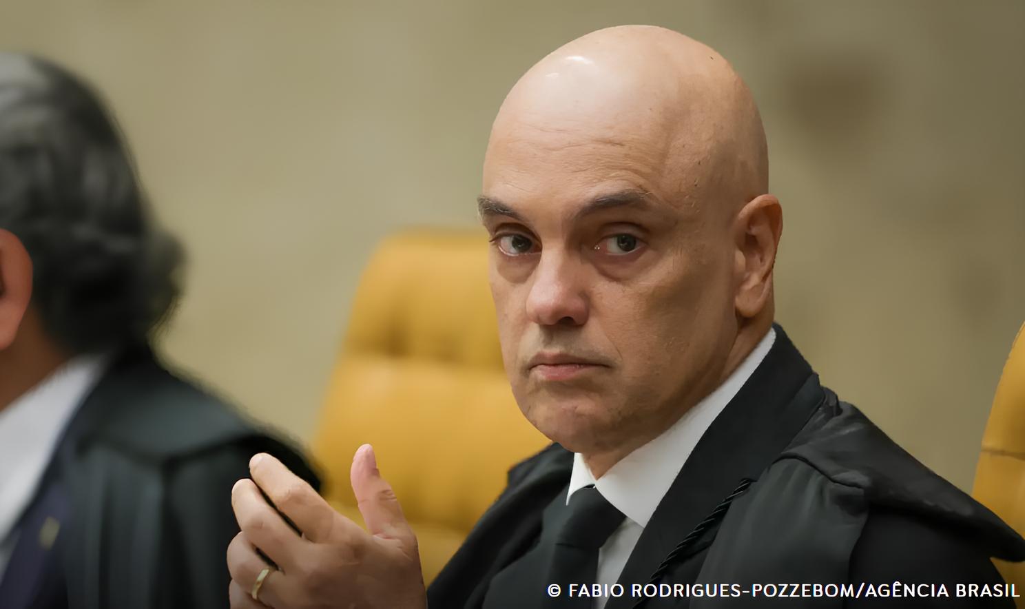 Vigilância Integral de Bolsonaro: O Que Está em Jogo na Decisão de Moraes? 1 Vigilância Integral de Bolsonaro: O Que Está em Jogo na Decisão de Moraes? Vigil ncia Integral de Bolsonaro O Que Est em Jogo na Decis o de Moraes Vigilância Integral de Bolsonaro: O Que Está em Jogo na Decisão de Moraes?