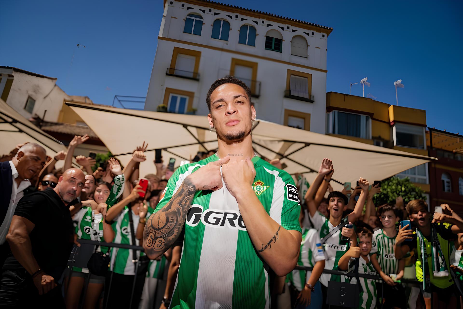 Antony e a Multidão Espanhola: O Dia em Que Um Brasileiro Virou Rei no Real Betis 1 Antony e a Multidão Espanhola: O Dia em Que Um Brasileiro Virou Rei no Real Betis Antony e a Multid o Espanhola O Dia em Que Um Brasileiro Virou Rei no Real Betis Antony e a Multidão Espanhola: O Dia em Que Um Brasileiro Virou Rei no Real Betis