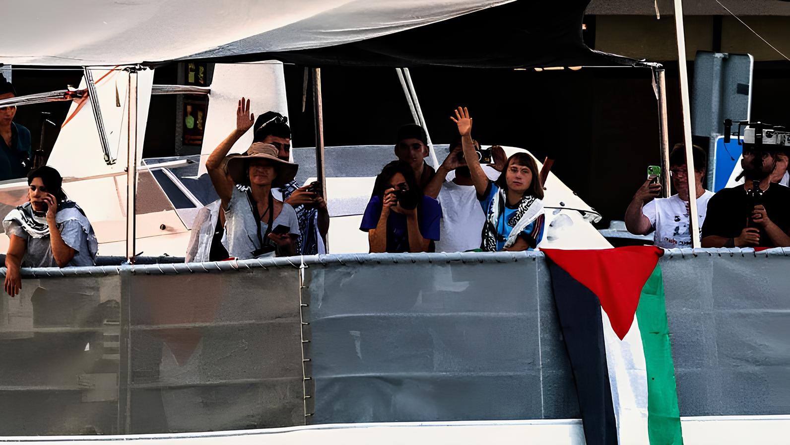O Dia em que o Mundo Assistiu ao Fogo: O Ataque ao Barco da Esperança e Suas Ramificações Globais 1 O Dia em que o Mundo Assistiu ao Fogo: O Ataque ao Barco da Esperança e Suas Ramificações Globais O Dia em que o Mundo Assistiu ao Fogo O Ataque ao Barco da Esperan a e Suas Ramifica es Globais O Dia em que o Mundo Assistiu ao Fogo: O Ataque ao Barco da Esperança e Suas Ramificações Globais